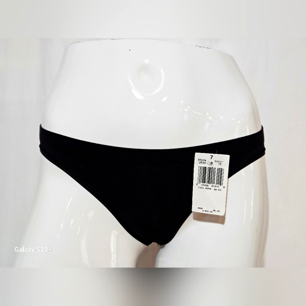 NWT Size 7 Bali Barely There Black